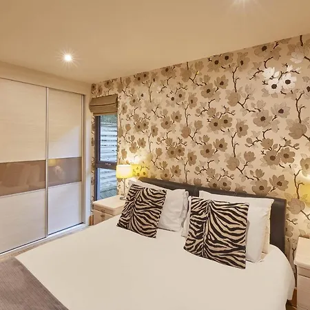 Host & - Simon Howe بيت للعطل ويتبي