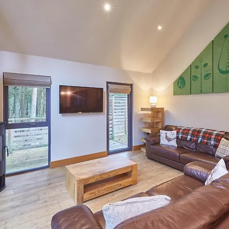 Host & - Simon Howe *