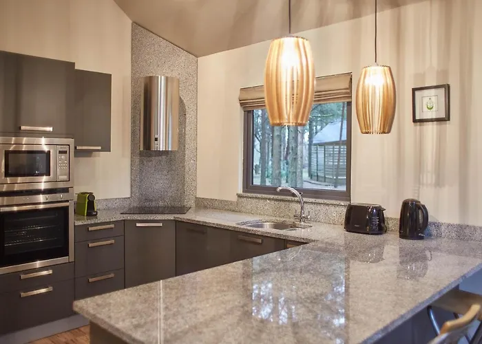 Host & - Simon Howe بيت للعطل ويتبي