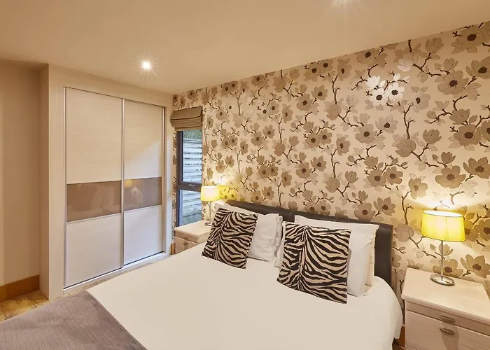 Host & - Simon Howe بيت للعطل ويتبي