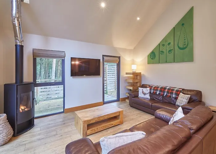 Host & - Simon Howe *