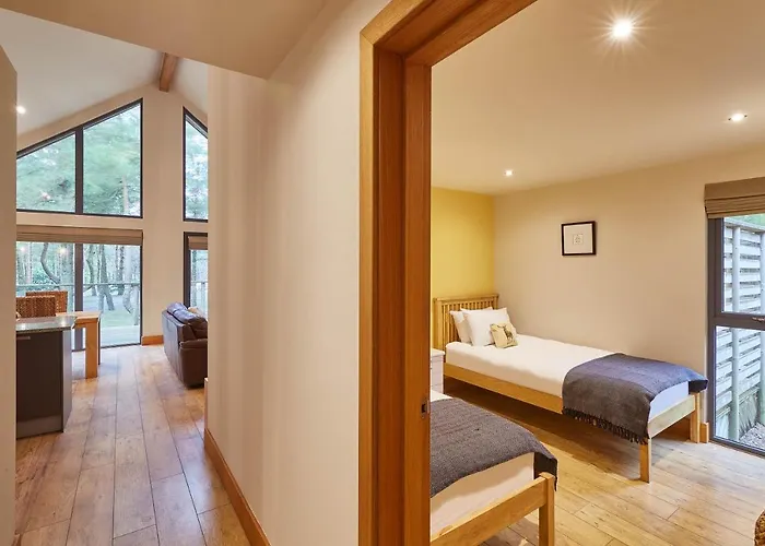 Host & - Simon Howe بيت للعطل *